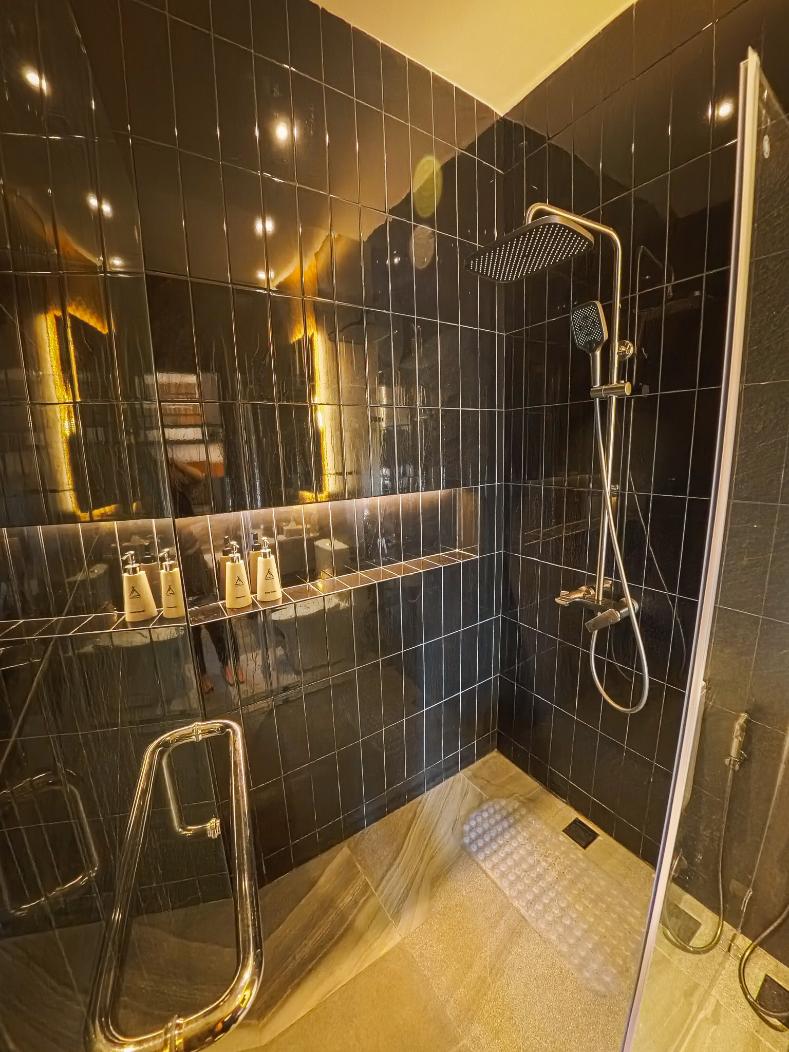 Black Villa Room 3